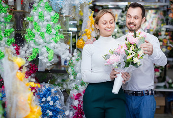 Wall Mural - Couple choosing trendy flower decoration in store