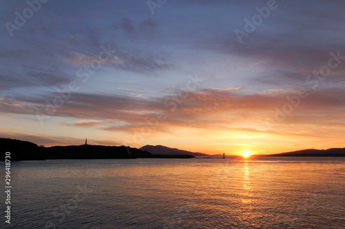 Fotomural Sunset over Oban Bay and the entrance to Oban harbour