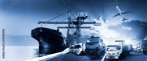 Fotografía Logistics and transportaIndustrial Container Cargo freight ship, forklift handli