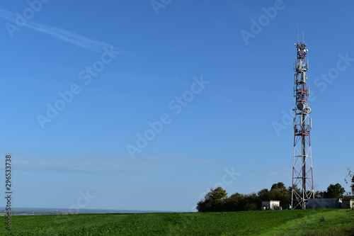 Fotomural Telecommunication tower with radio antennas in a green environment