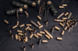 Viele Patronenhülsen Munition isoliert Großkaliber