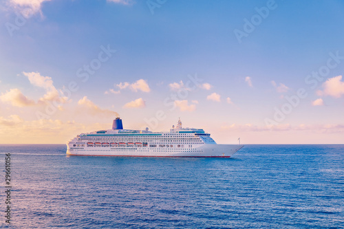 Fotomural Luxury cruise ship sunset in blue sea with clouds