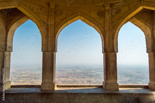 Fotomural Decorative arches of Indian architecture in Indore, Madhya Pradesh