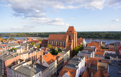 Fototapety Toruń  widok-na-torunskie-stare-miasto-popularne-miejsce-turystyczne-w-centralnej-polsce