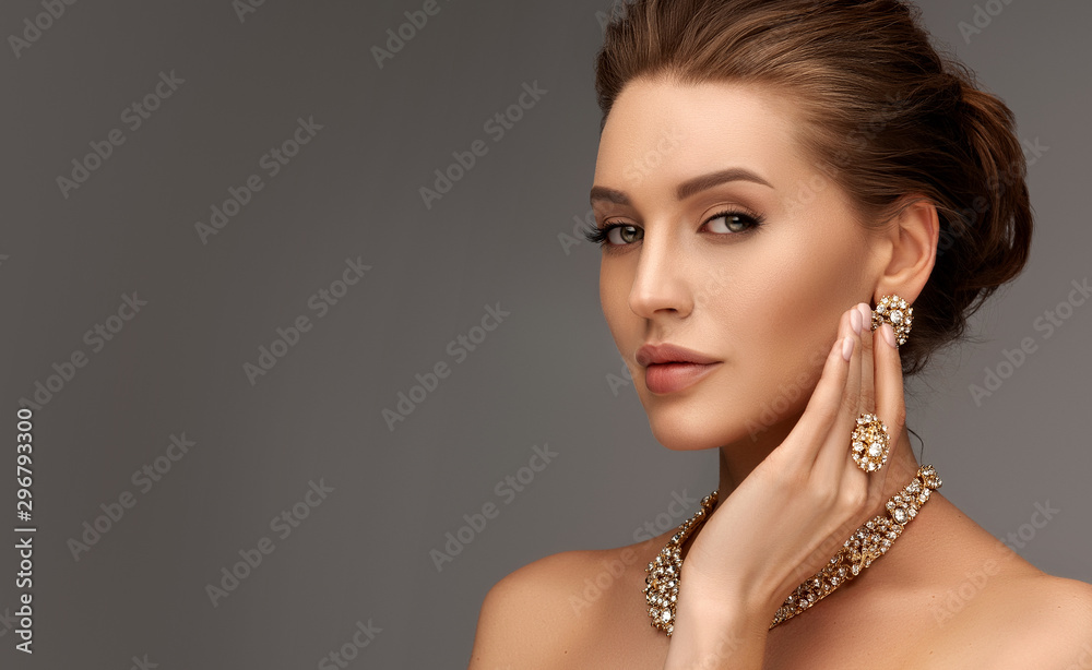 Beautiful girl with set jewelry .   Woman in a necklace with a ring, earrings and a bracelet. Beauty and accessories. - obrazy, fototapety, plakaty 