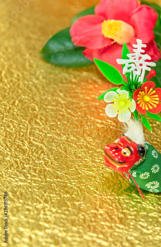 Fotografía A Japanese greeting card with a Tsubaki flower and a Japanese Folklore animal fi