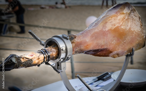 Cuadros en Lienzo Jamon iberico de raza iberica , jamon de pata negra