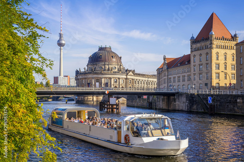 Zdjęcie: sunny day in berlin, germany sunny day in berlin, germany