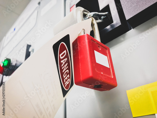 Fotografía Lockout-tagout, safety lockout of the electric Motor Feeder breaker at MCC