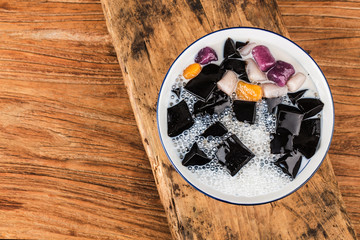 Poster - A bowl of Chinese herbal fruit traditional sweets，Grass jelly,