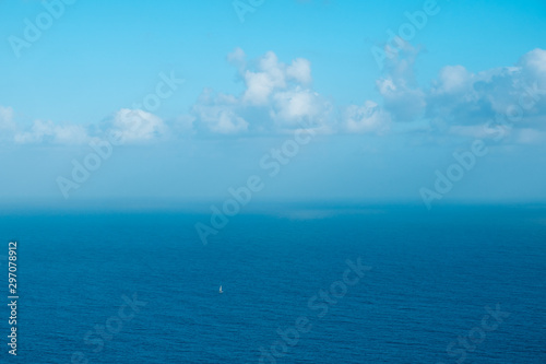 Fotomural sailing boat far away on ocaen horizon, seascape aerial