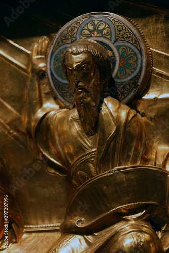 Fotomural Detail of golden altarpiece showing the twelve apostles