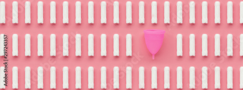 Fotomural Menstrual cup and tampons on pink background