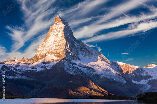 Fotografía Materhorn peak at sunset in Zermatt, Switzerland.