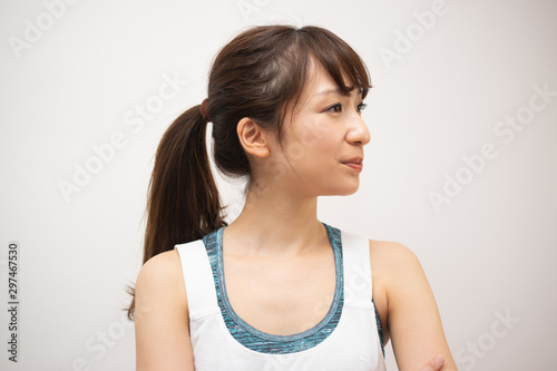 ヨガウェアを着ている女性の横顔 Buy This Stock Photo And Explore Similar Images At Adobe Stock Adobe Stock