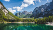canvas print picture - Landschaft mit Gebirge an einem Wildsee im Herbst in Alpen mit Bergen am See