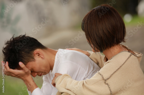 落ち込む男性を励ます女性 Buy This Stock Photo And Explore Similar Images At Adobe Stock Adobe Stock