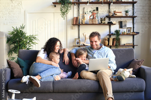 Fotomural Young beautiful happy family relaxing at home