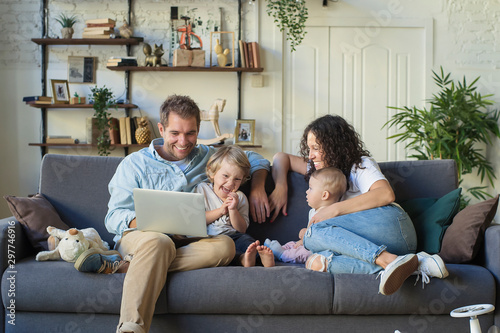 Fotografía Young beautiful happy family relaxing at home