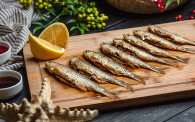 Canvas Print - fried fishes set on wooden board