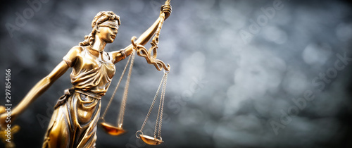 Cuadros en Lienzo Legal and law concept statue of Lady Justice with scales of justice