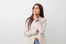 Young Business Arab Woman Isolated Against A White Background Looking Sideways With Doubtful And Skeptical Expression.