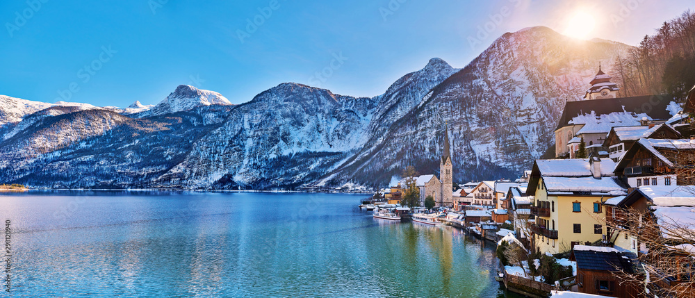 Beautiful winter landscape of Hallstatt mountain village with ...