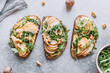 Bread with pears, arugula and walnuts