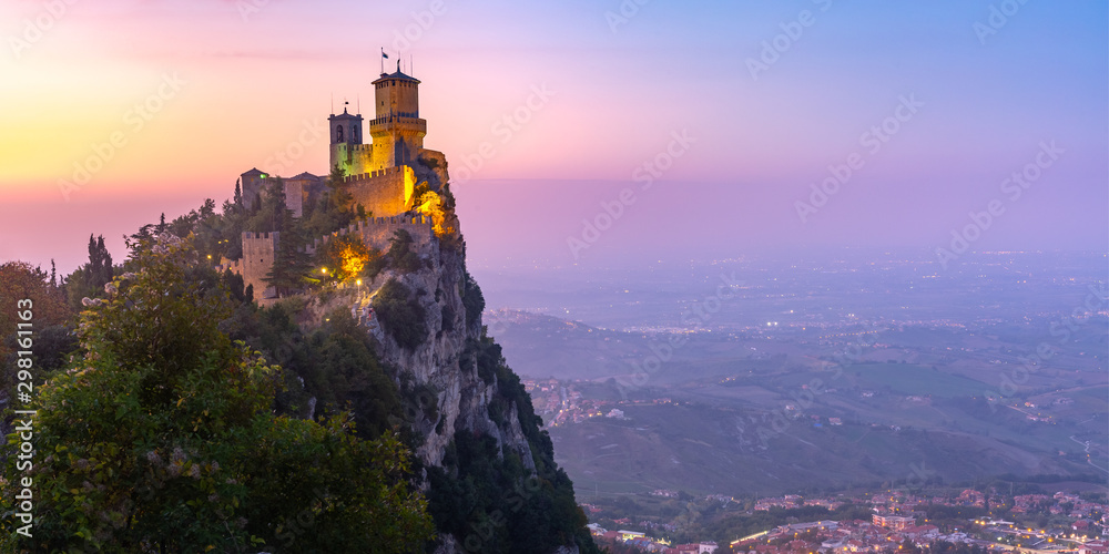 Obraz na płótnie Guaita fortress in San Marino w salonie