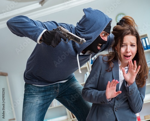 Fotografía The criminal taking businesswoman as hostage in office