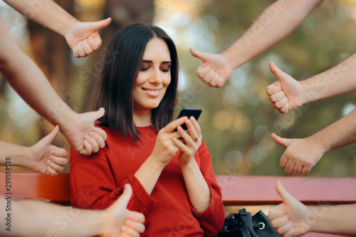 Cuadros en Lienzo Woman Getting Appreciation on Her Social Media Posts