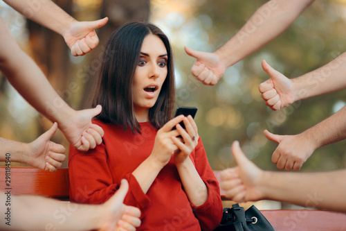 Fotomural Woman Getting Appreciation on Her Social Media Posts
