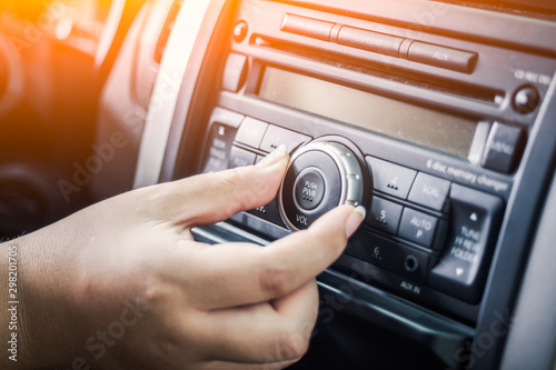 Cuadros en Lienzo LWTWL0004387-1 woman turning button of radio