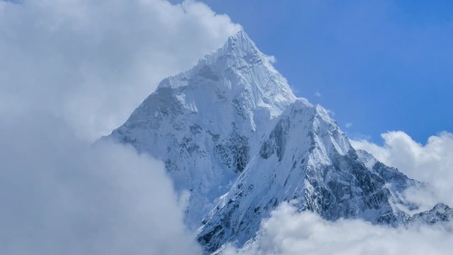 Fototapete - Time lapse of the majestic landscape at Ama Dablam mountain range in Nepal
