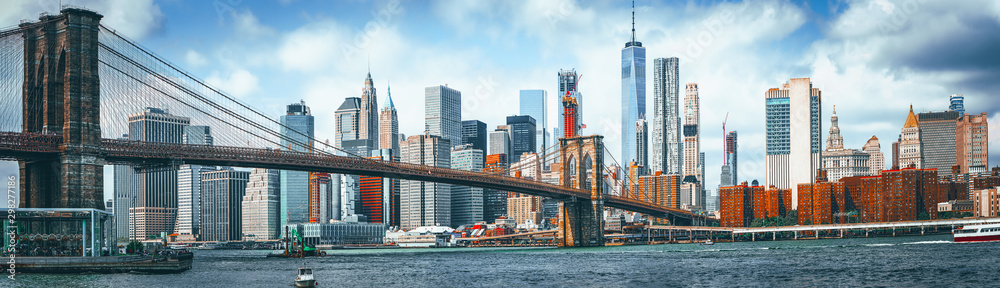 Suspension Brooklyn Bridge across Lower Manhattan and Brooklyn. New York, USA. - obrazy, fototapety, plakaty 