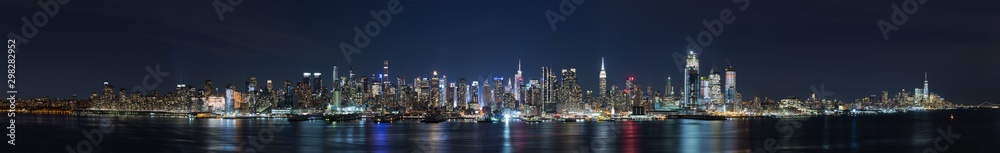 Panoramic view of the night in Manhattan, cityscapes of New York, USA - obrazy, fototapety, plakaty 