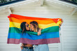 © Oscar Carrascosa Martinez/Westend61 - Two smiling women holding up a rainbow flag
