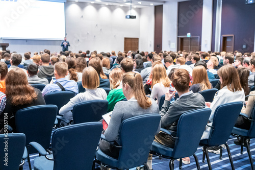 Fotografía Image of a conference that takes place in a large conference room, workshop for