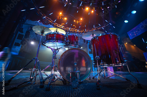 Cuadros en Lienzo drums on stage before a concert
