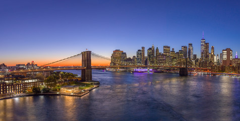 Fototapete - New York City downtown buildings skyline Brooklyn Bridge sunset evening night