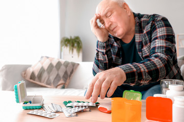 Poster - Elderly man with pills at home