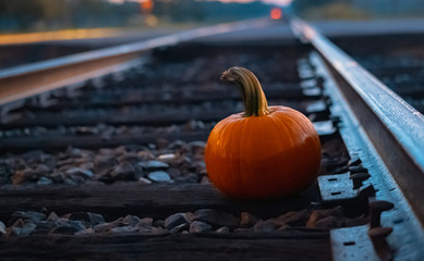 pumpkin waiting the train 