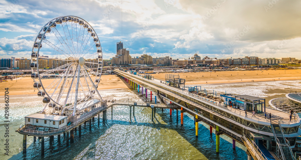Scheveningen, The Hague, The Netherlands. Ferris wheel and pier at the beach. - obrazy, fototapety, plakaty 