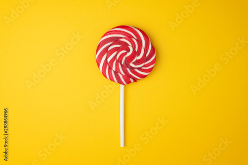 Christmas lollipop Candy top view on yellow background Tableau sur Toile