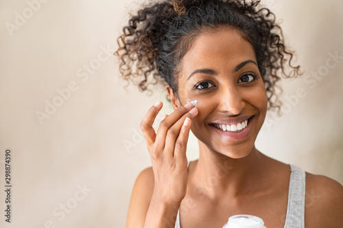 Fotomural Beautiful girl applying face cream