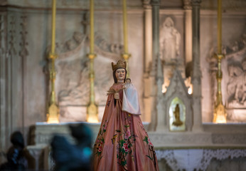 Wall Mural - Holy Mary and Child statue in the Collegiale church of Saint Emilion, France