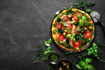 Canvas Print - Pizza. Traditional italian pizza with green basil pesto sauce, top view