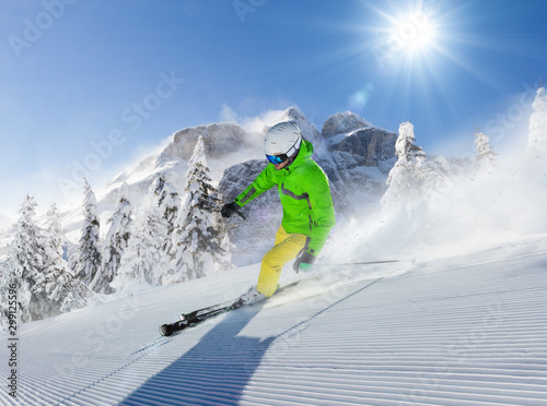 Cuadros en Lienzo Young man skier running down the slope in Alpine mountains