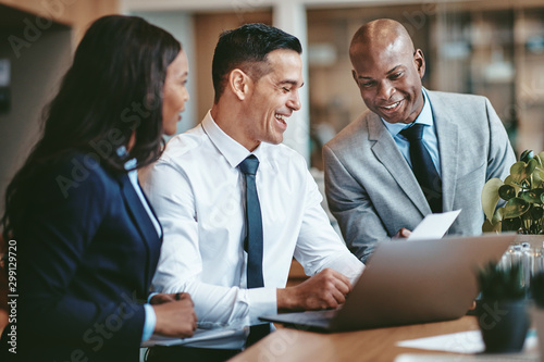 Fotomural Diverse businesspeople laughing while working together at an off