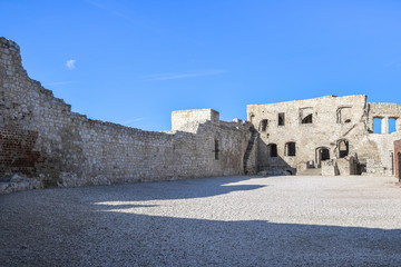 Wall Mural - Ruins of medieval castle in Kazimierz Dolny, Poland.